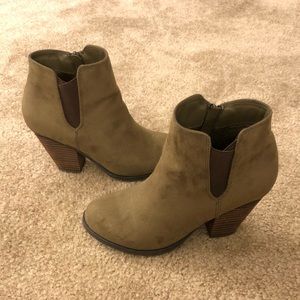❗️SALE❗️Olive Green Booties